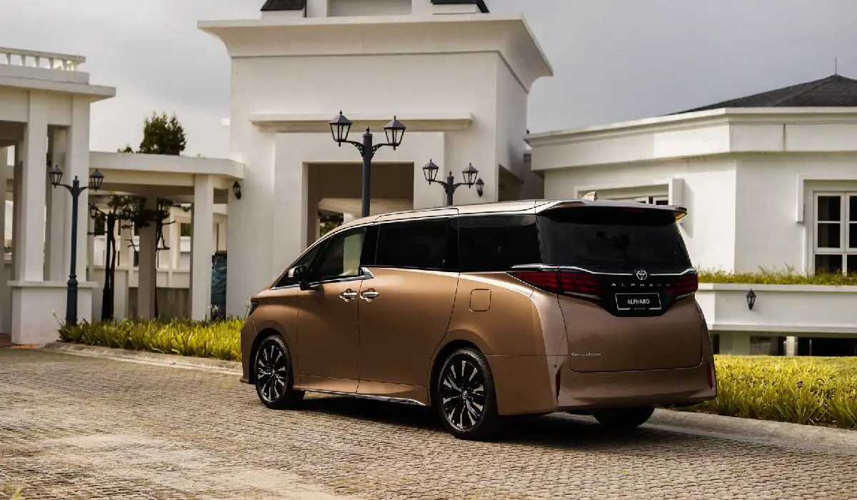 Toyota - Alphard 3.0 - Best Luxury Van Rentals - Best Preowned Luxury Van - Exclusive Concierge Club.webp